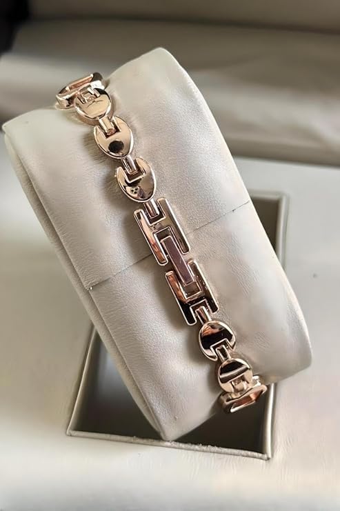 Rosegold Color Luxury White Dial Square Case Stone Studded Brecelet Strap Quartz Analog Wrist Watches For Women'S Girls Miss Ladies Pack Of 1