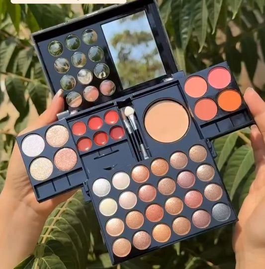 MAKEUP KIT